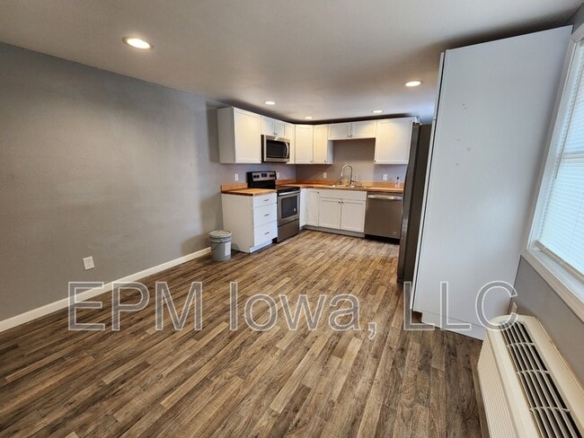 609 1st St W in Independence, IA - Building Photo - Building Photo