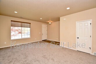 1057 Cambria Drive in North Salt Lake, UT - Building Photo - Building Photo