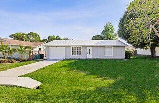 733 SE Academy Ln in Port St. Lucie, FL - Building Photo
