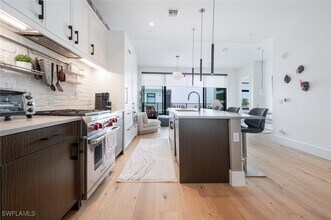 850 Central Ave in Naples, FL - Foto de edificio - Building Photo