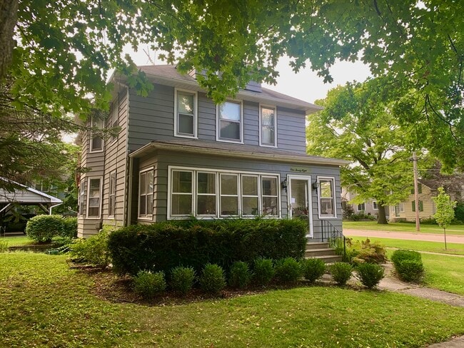 128 N 5th St-Unit -1 in Geneva, IL - Foto de edificio - Building Photo