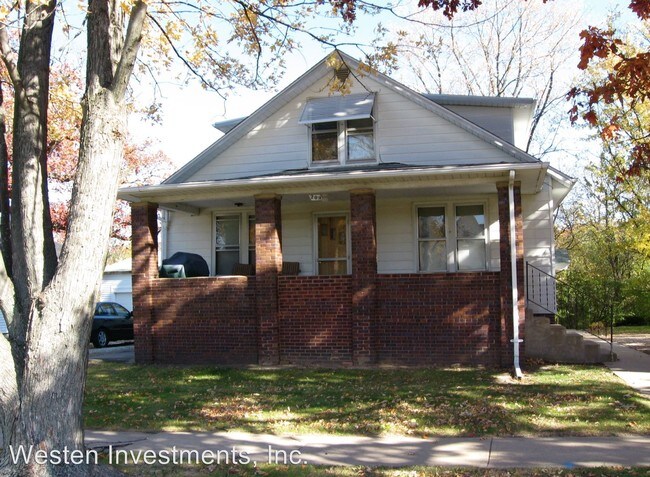 209 Chandler Blvd in Macomb, IL - Foto de edificio - Building Photo