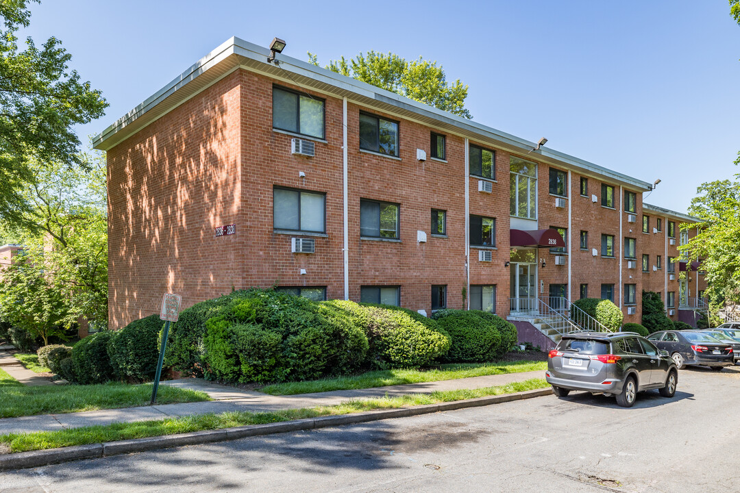 James Lee Condominiums in Falls Church, VA - Foto de edificio