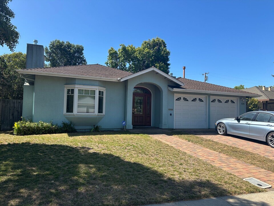 124 Lois Ln in Palo Alto, CA - Foto de edificio