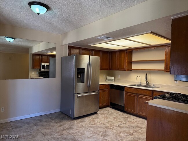 property at 5576 W Rochelle Ave.