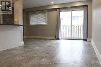 909-909 Burns St W in Whitby, ON - Building Photo - Building Photo