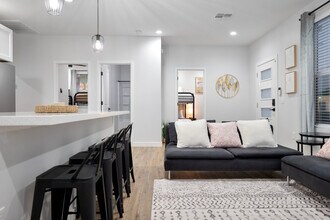 275 Gateway Dr in Phoenix, AZ - Building Photo - Building Photo
