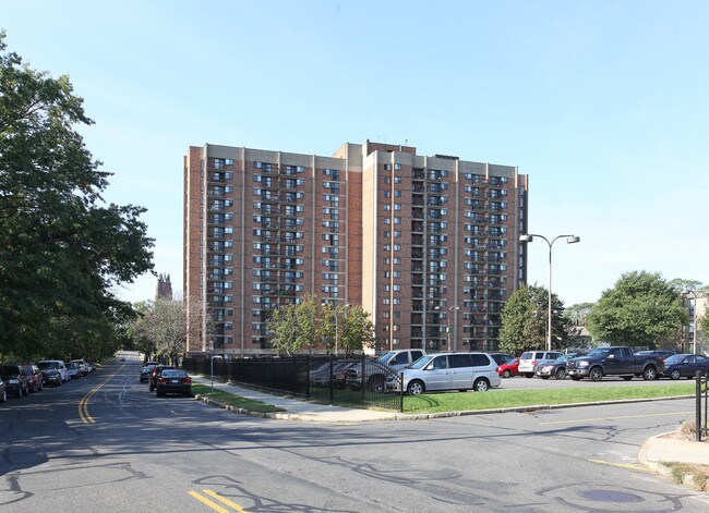 Linden Towers Apartments in Springfield, MA - Foto de edificio - Building Photo