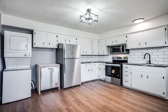 1433 N Kokomo Ave in Derby, KS - Foto de edificio - Building Photo