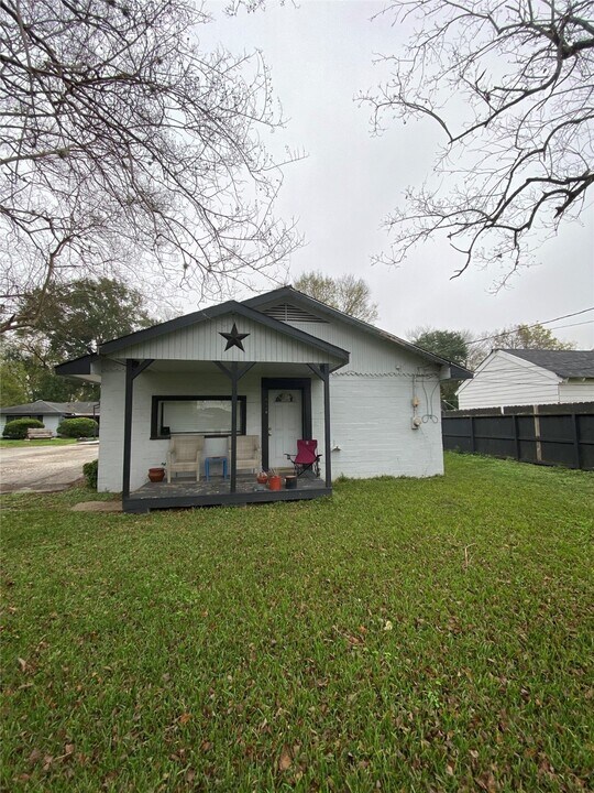 9334 Lomax St in Houston, TX - Foto de edificio