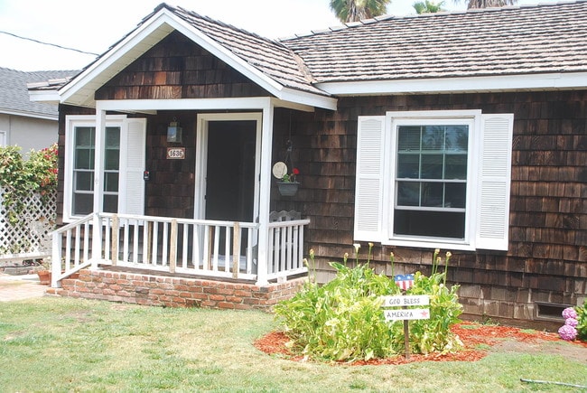 property at 1636 Greenwood Ave