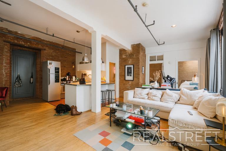 Kent Avenue in Brooklyn, NY - Building Photo