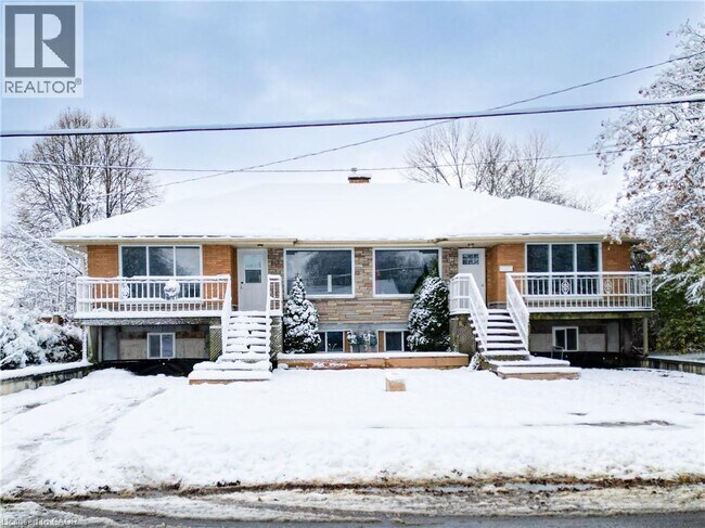 104 South Street E in Aylmer, ON - Building Photo - Building Photo