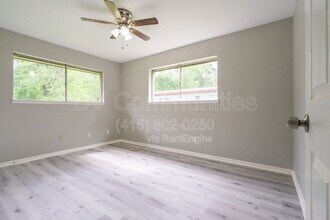 9196 White Oak Dr in Conroe, TX - Foto de edificio - Building Photo