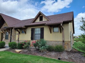 3306 General Pkwy in College Station, TX - Building Photo