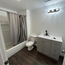 368 N Passage Ct, Unit Upstairs Large Room in Saratoga Springs, UT - Foto de edificio - Building Photo