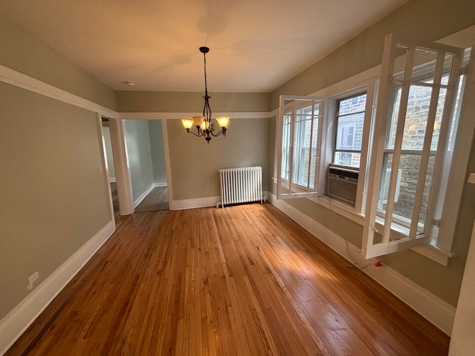 5917 N Artesian Ave, Unit 2 in Chicago, IL - Foto de edificio