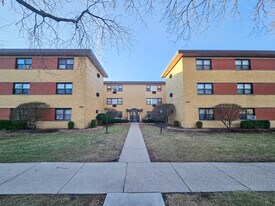 9016 Lamon Ave in Skokie, IL - Building Photo