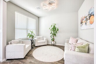 1621 Sam Dominguez in El Paso, TX - Building Photo - Building Photo