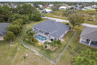 6139 NW Densaw Terrace in Port St. Lucie, FL - Foto de edificio - Building Photo