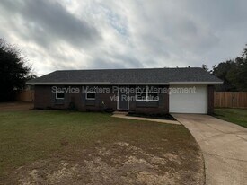 3747 Berryhill Rd in Milton, FL - Building Photo