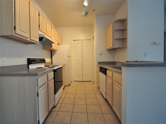 5709 Legacy Crescent Pl in Riverview, FL - Building Photo - Building Photo
