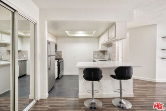 327 Chestnut Ave in Long Beach, CA - Building Photo - Building Photo