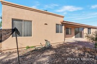 588 N Arcon Ct E in Tucson, AZ - Foto de edificio - Building Photo