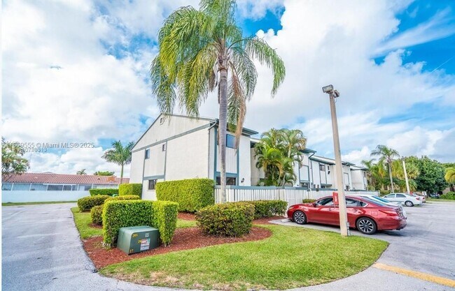 636 NE 195th St in Miami, FL - Building Photo - Building Photo
