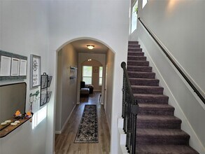 1942 Bending Green Dr in Arcola, TX - Foto de edificio - Building Photo