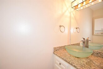 715 Trademark Pl in Houston, TX - Building Photo - Building Photo