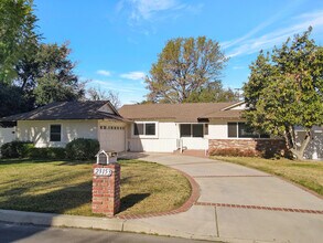 23153 Gonzales Dr in Woodland Hills, CA - Building Photo - Building Photo