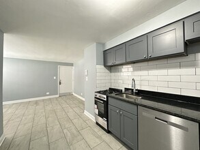 6725 N California Ave in Chicago, IL - Building Photo - Building Photo