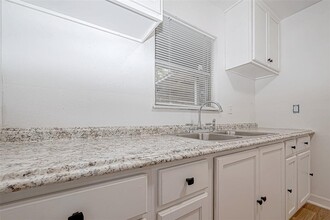 11006 Heatherwood Dr in Houston, TX - Building Photo - Building Photo