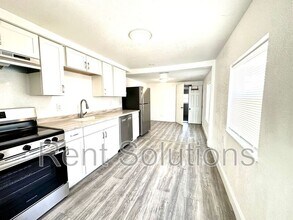 3905 54th Ave N in St. Petersburg, FL - Foto de edificio - Building Photo