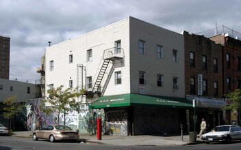 121 Graham Ave in Brooklyn, NY - Foto de edificio - Building Photo