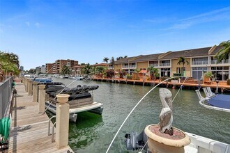 3945 NE 167th St in North Miami Beach, FL - Building Photo - Building Photo