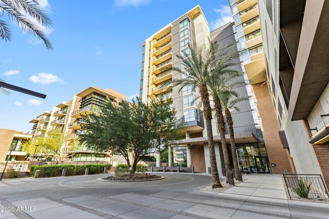 200 W Portland St in Phoenix, AZ - Building Photo - Building Photo