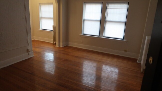 735 W Junior Terrace in Chicago, IL - Building Photo - Building Photo