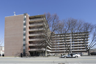 Dewey G Archambault Towers in Lowell, MA - Foto de edificio - Building Photo