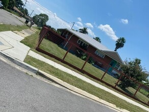 6900 E Laverne St in New Orleans, LA - Building Photo - Building Photo