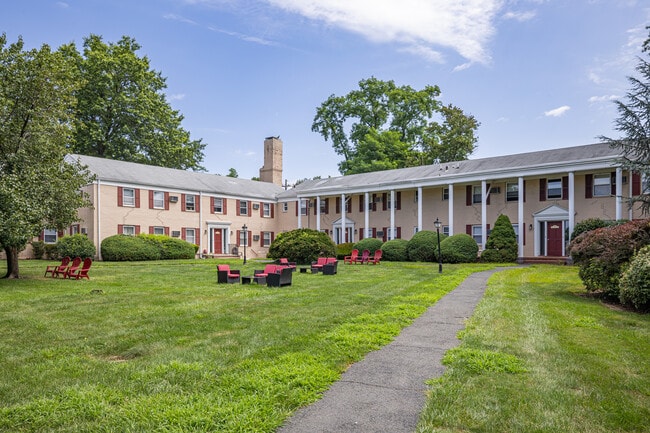 Franklin Manor Apartments in Morristown, NJ - Building Photo - Building Photo