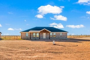 409 North F M 789 in Slaton, TX - Building Photo