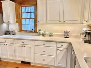 867 Quaker St in Henniker, NH - Building Photo - Building Photo