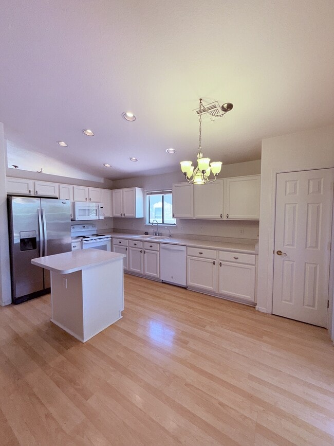 8010 N Siskiyou Dr in Tucson, AZ - Building Photo - Building Photo