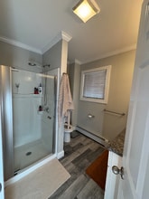 327 High St in Bristol, RI - Foto de edificio - Building Photo