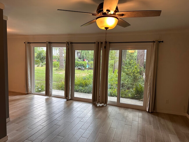 property at 8211 Katy Fwy