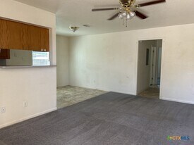 105 W Truman Ave in Copperas Cove, TX - Building Photo