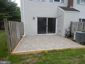 801 Stony Creek Ct in Lansdale, PA - Foto de edificio - Building Photo