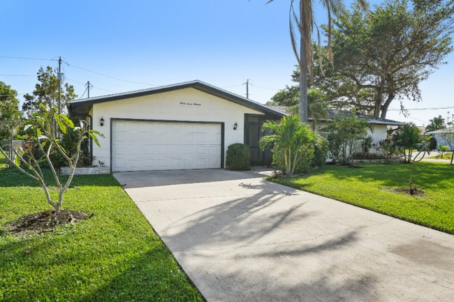 3719 SE 1st Pl in Cape Coral, FL - Building Photo - Building Photo